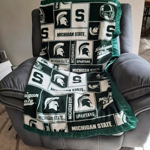 Michigan State University, Kids&#39; Fleece Blanket with a green satin trim