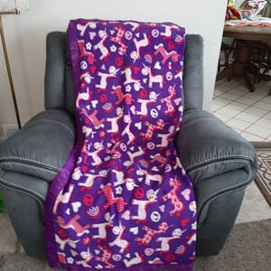 Unicorns, pink on purple background, Toddlers&#39; Fleece Blanket with a matching purple satin trim