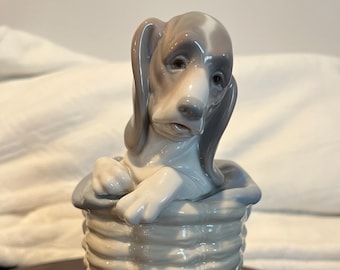 リヤドロ　犬の陶器置物 バスケット入り リヤドロ バスケットの中の犬 #1128 - Etsy 日本