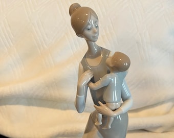 Lladro Mother and Child #4701