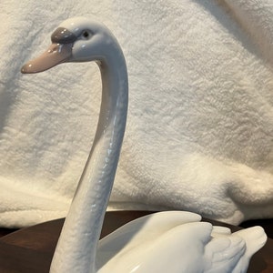 Lladro Graceful Swan #5230