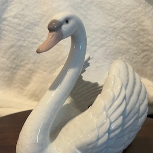 Lladro Swan with Wings Spread #5231