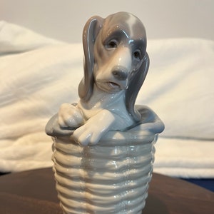 Lladro Dog in Basket #1128