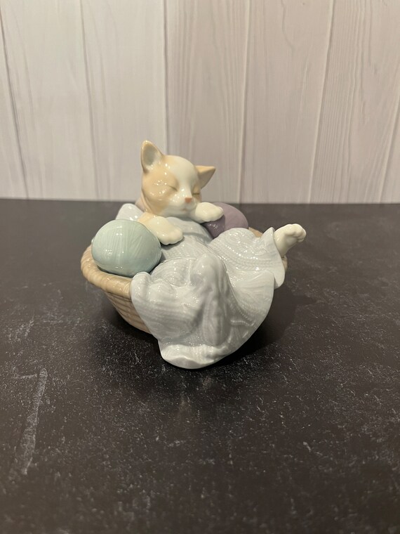 Lladro NAO Asleep in A Basket #1407 Cat Sleeping - Etsy