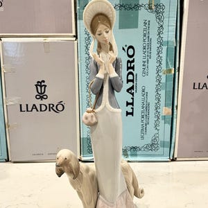 Lladro Stepping Out #1537
