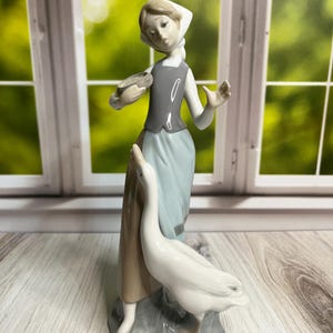 Lladro Girl with Duck #1052