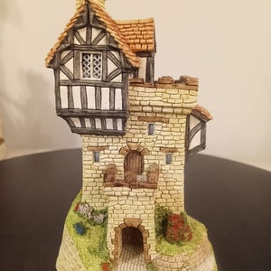 David Winter Cottage&#39;s Knight&#39;s Castle