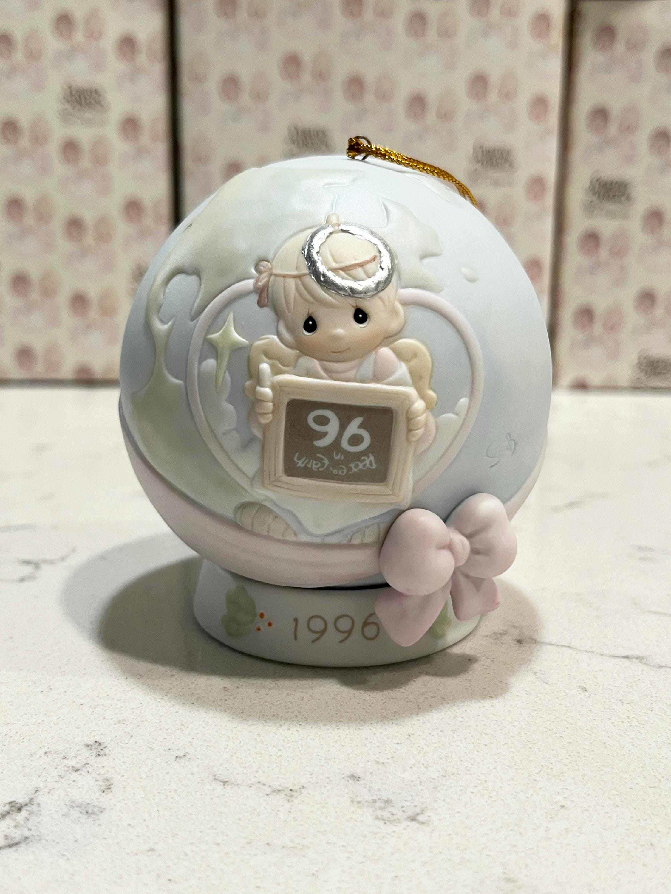 Precious Moments Peace on Earth…anyway 1996 Ball Ornament #183350