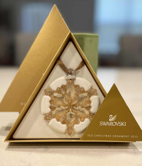 美品 スワロフスキー 2012 クリスマス オーナメント メタルタグ 箱付き 新品未使用スワロフスキークリスマスオーナメント柊ホーリー 専用箱