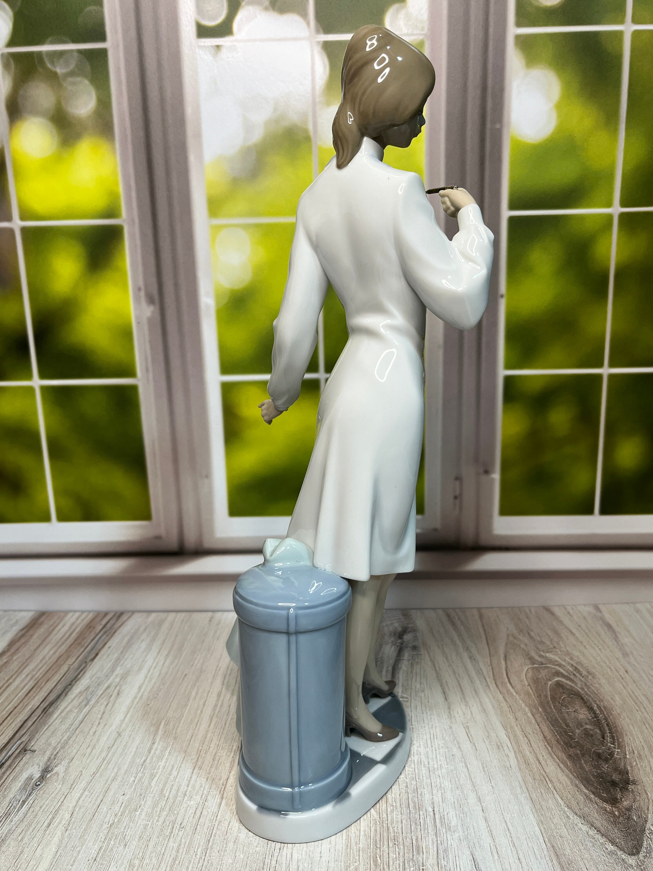 Lladro Female Physician #5197 - Etsy