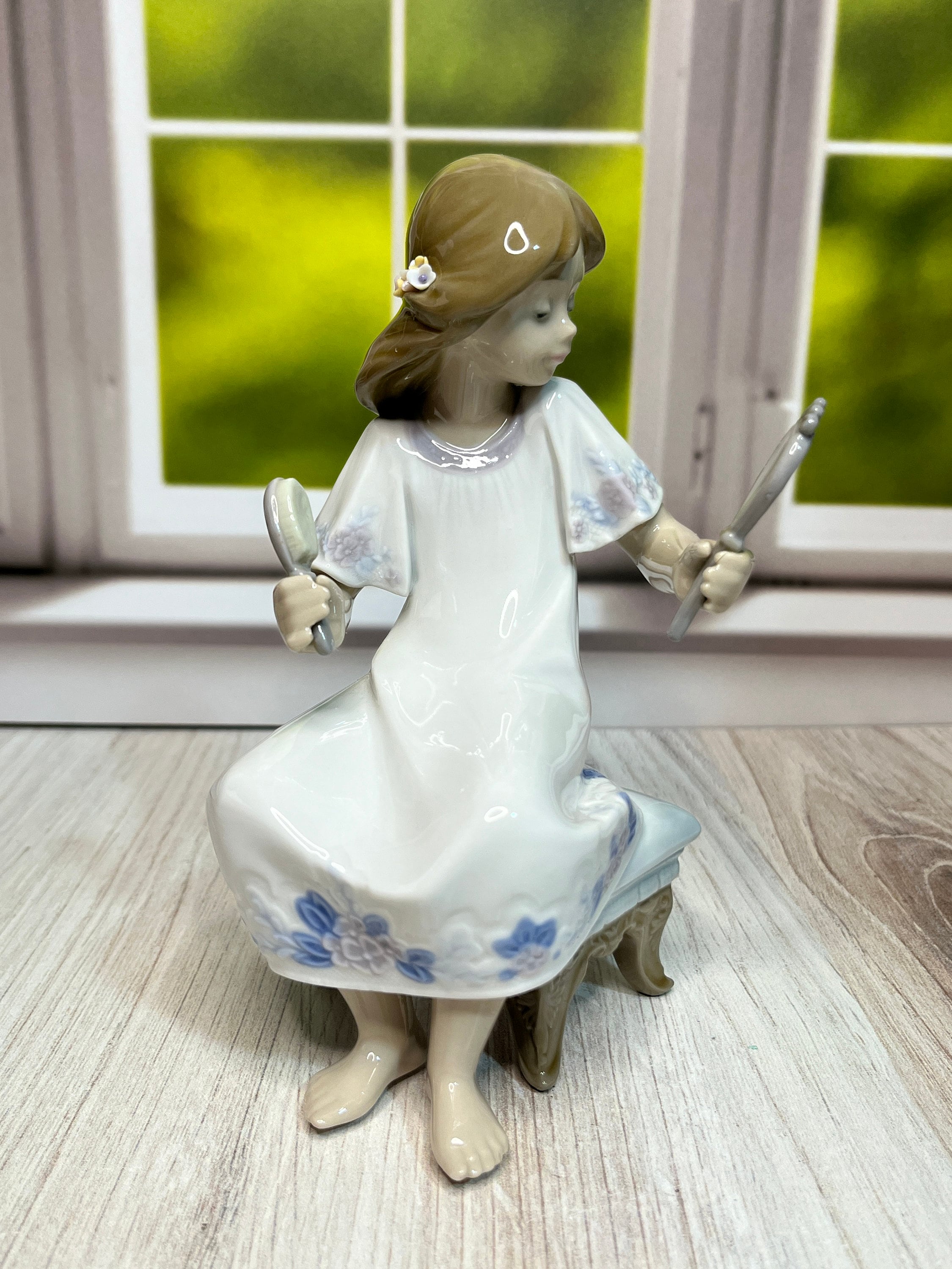 【美品】LLADROリアドロ『I Feel Pretty』 5678 Amazon.co.jp: LLADRÓ I Feel Pretty コレクターフィギュア #5678 引退