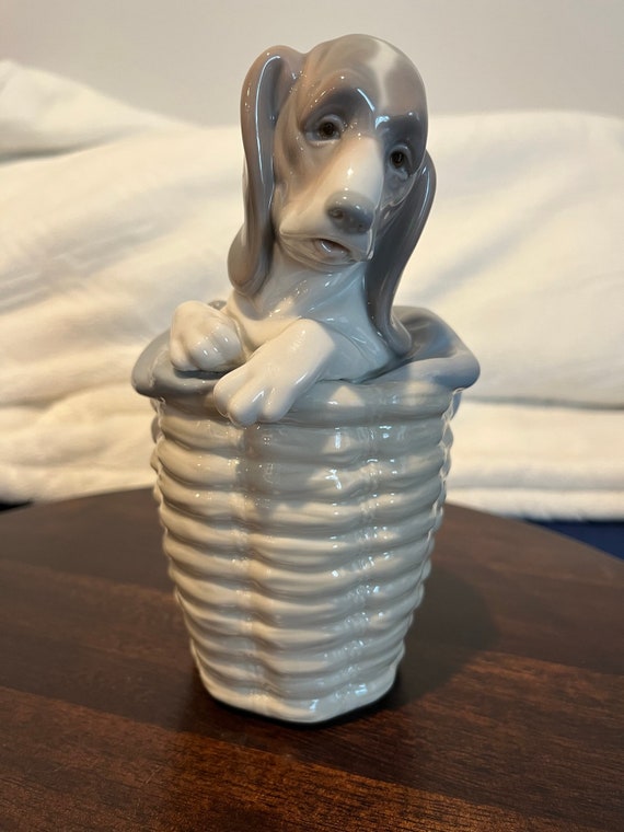 リヤドロ　犬の陶器置物 バスケット入り リヤドロ バスケットの中の犬 #1128 - Etsy 日本