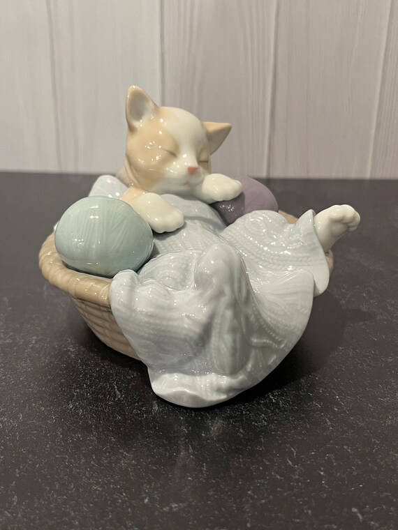 Lladro NAO Asleep in A Basket #1407 Cat Sleeping - Etsy