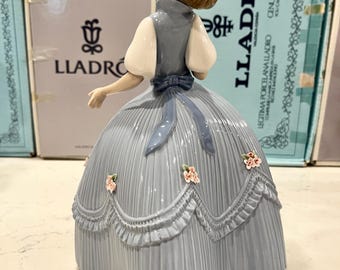 Lladro Girl in Blush Dress #5119 - Etsy