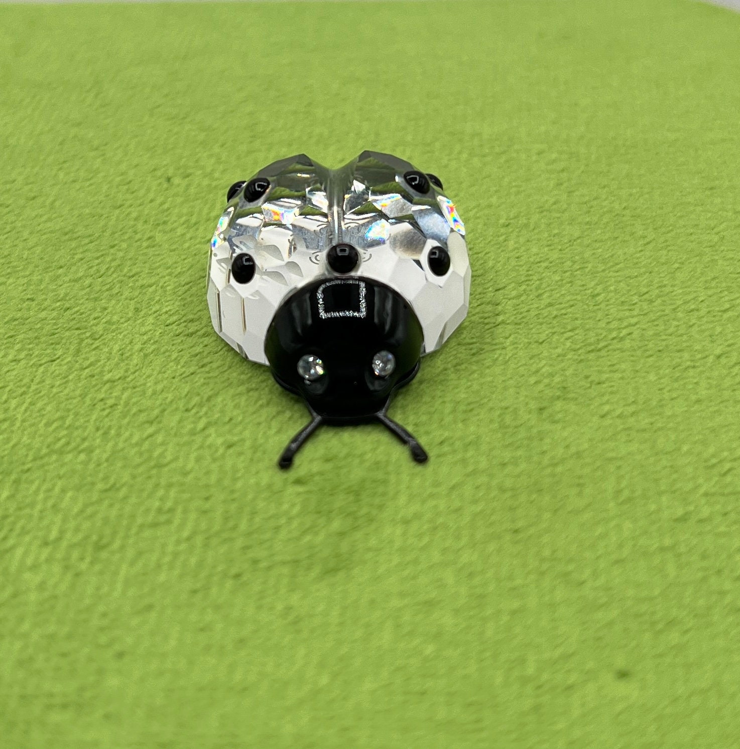 スワロフスキー SWAROVSKI 花とテントウムシ オブジェ 置物 842804