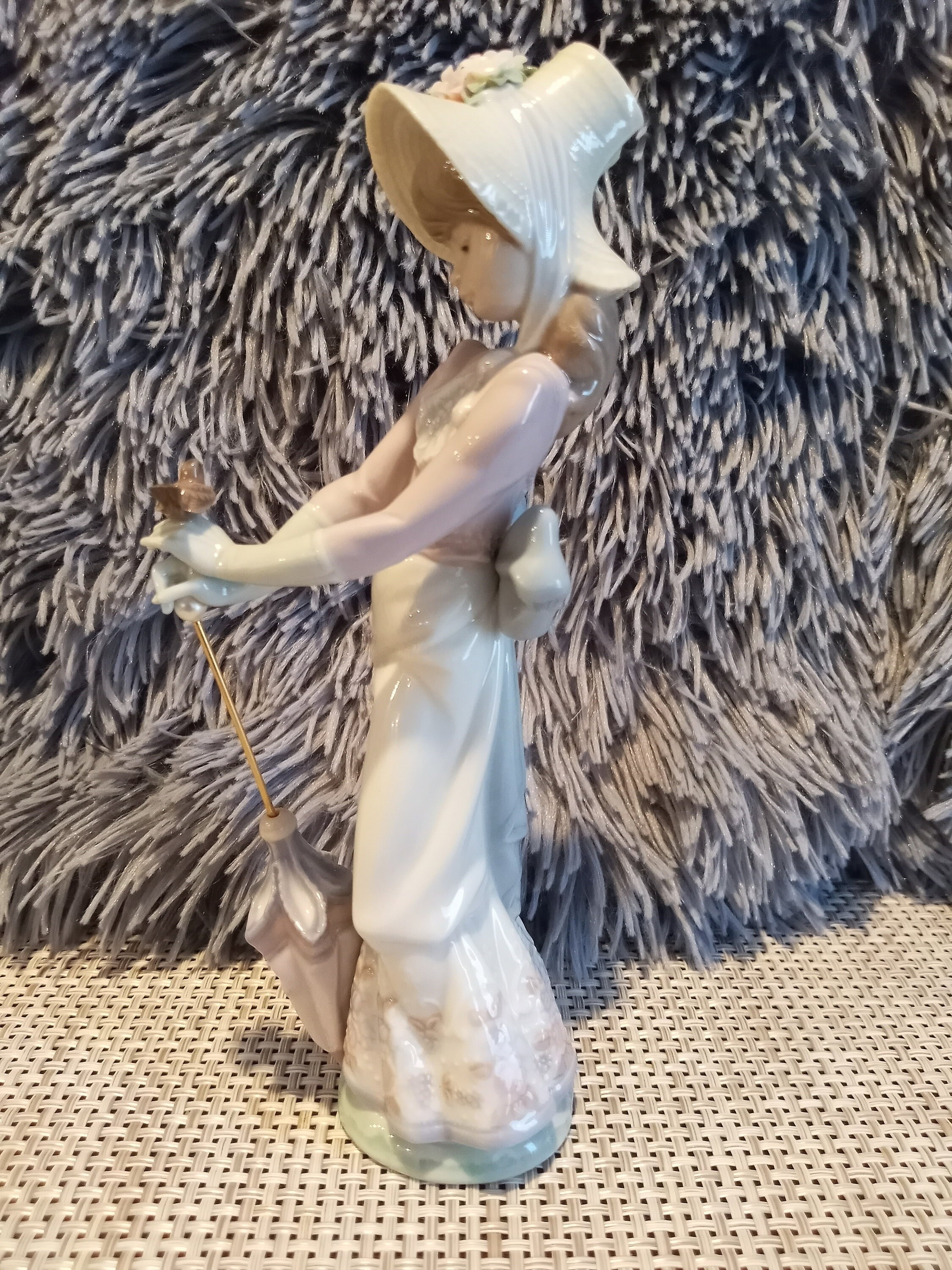 リヤドロ LLADRO 7618 ”GARDEN SONG” Lladro 7618 GARDEN SONG Pricing and Reference Guide