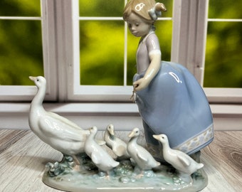 Lladro “basket of Love” 7622 Porcelain Figurine Mint Condition in