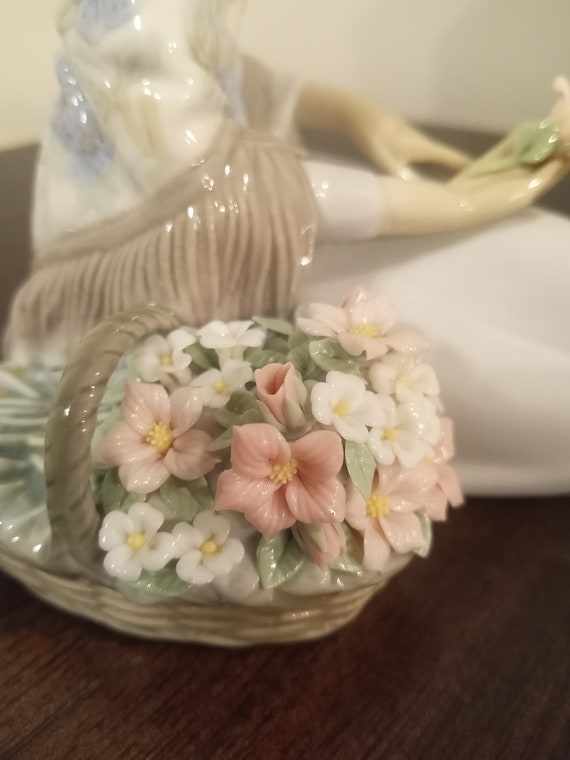 Lladro Flower Song #7607 - Etsy