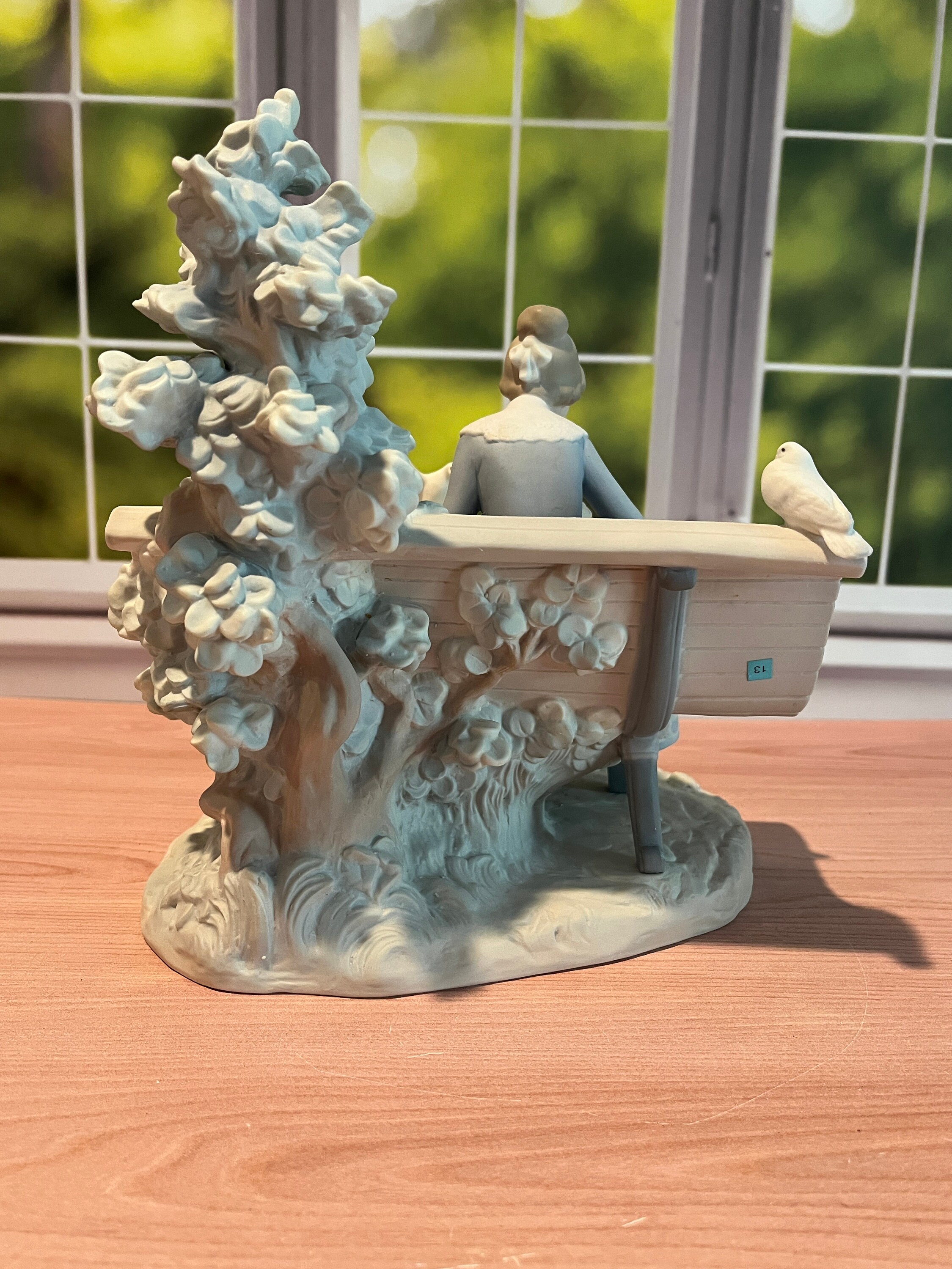 LLADROリアドロ『Feeding The Pigeons』01005428 Lladro Feeding the