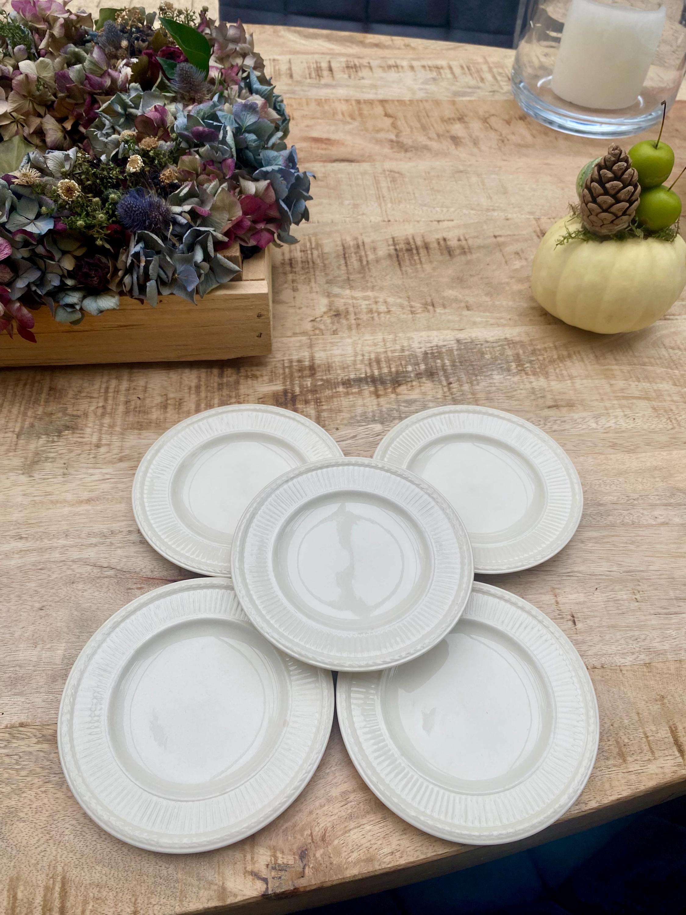 Set of 5 Elegant Wedgwood Queen's Ware Edme Small Plates – 13 Cm
