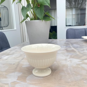 Elegant Wedgwood Edme Bonbon Bowl – Classic English Design
