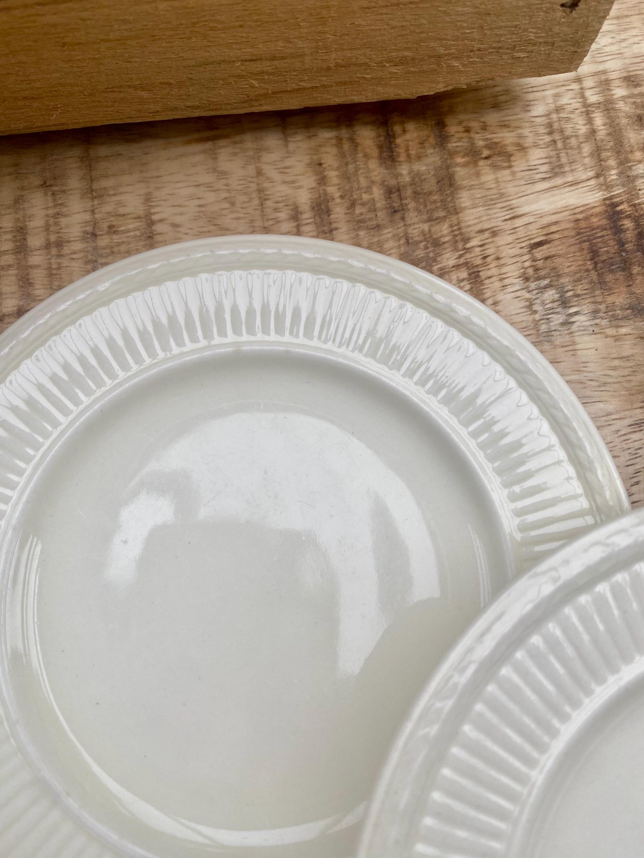 Set of 5 Elegant Wedgwood Queen's Ware Edme Small Plates – 13 Cm