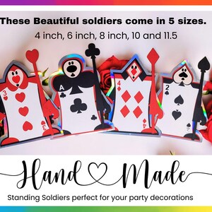 Soldados de cartas para decorar fiestas. Decoraciones para fiestas del País de las Maravillas. Decoraciones de soldados de cartas de pie de Alicia en el País de las Maravillas. Fiesta de Onederland