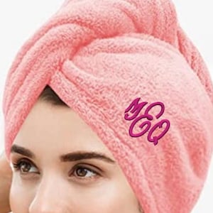 パーソナライズされたモノグラム入りの女性用刺繍ヘアタオル ラップ、刺繍入り卒業祝い、モノグラム入りパーソナライズされた母の日ギフト。