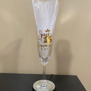 6 Personalized Sweet Sixteen Champagne toasting flute, SET of 6, copa de brindis, cute flute, sweet sixteen party favors.