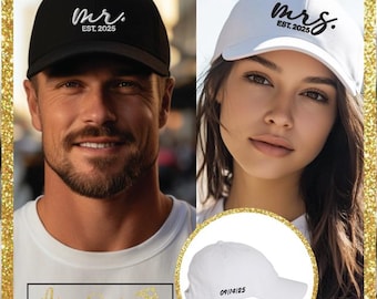 Op de afbeelding: Zwarte en witte baseball caps met de tekst "mr. EST. 2025" en "mrs. EST. 2025". De witte cap heeft "09/14/25" en "Free side Personalization" erop. De afbeelding bevat ook de tekst "Mis Quince EVENTS".