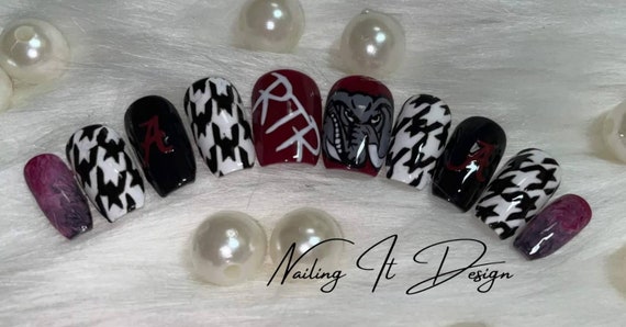 Alabama Crimson tide nails. Roll tide | Alabama nails, Alabama nail art,  Alabama football nails