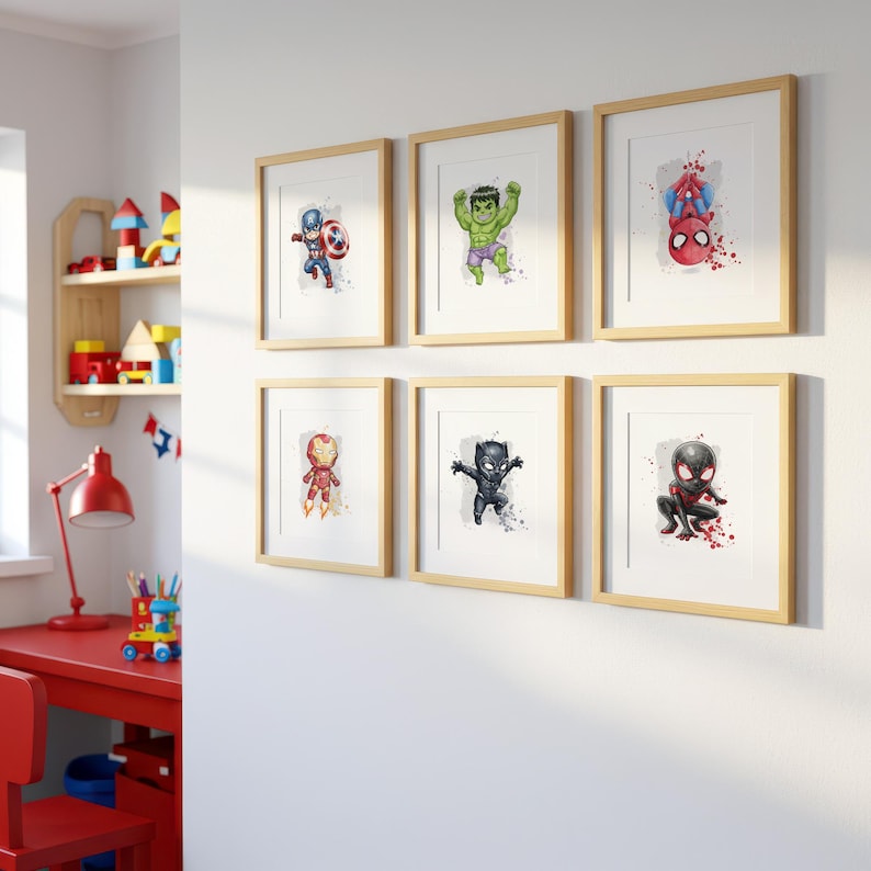 Peut inclure: Six cadres en bois pr&eacute;sentent des illustrations de super-h&eacute;ros Marvel sur un mur blanc. Les impressions repr&eacute;sentent Captain America, Hulk, Spider-Man, Iron Man, Black Panther et Miles Morales. Chaque personnage est repr&eacute;sent&eacute; dans un style aquarelle avec une touche de couleur.
