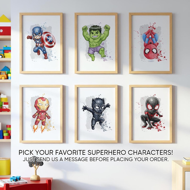 Peut inclure: Six encadrements d'art de super-h&eacute;ros. Les impressions pr&eacute;sentent Captain America, Hulk, Spider-Man, Iron Man, Black Panther et Miles Morales. Le texte en bas se lit: CHOISISSEZ VOS PERSONNAGES DE SUPER-H&Eacute;ROS PR&Eacute;F&Eacute;R&Eacute;S! ENVOYEZ-NOUS SIMPLEMENT UN MESSAGE AVANT DE PASSER VOTRE COMMANDE.