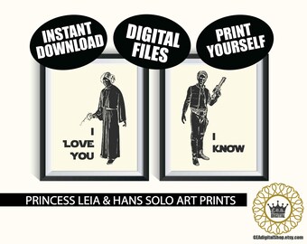 Könnte beinhalten: Zwei gerahmte Kunstdrucke mit schwarzen Silhouetten von Prinzessin Leia und Han Solo auf cremefarbenem Hintergrund. Der linke Druck zeigt den Text I LOVE YOU, der rechte den Text I KNOW. Darüber befinden sich schwarze Kreise mit dem Text INSTANT DOWNLOAD, DIGITAL FILES und PRINT YOURSELF.