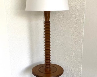 CHARLES DUDOUYT Prächtige Stehlampe von Charles Dudouyt aus den 1940er Jahren, Stehlampe aus gedrechselter Eiche und Korkenziehersockel