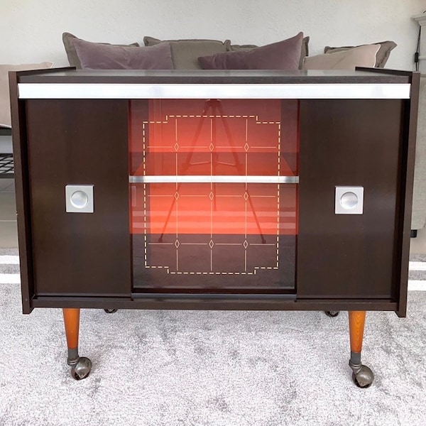 Meuble TV à roulettes vintage français 1970, Buffet à roulette en bois et verre sérigraphié, Vitrine vintage années 70, Commode vintage