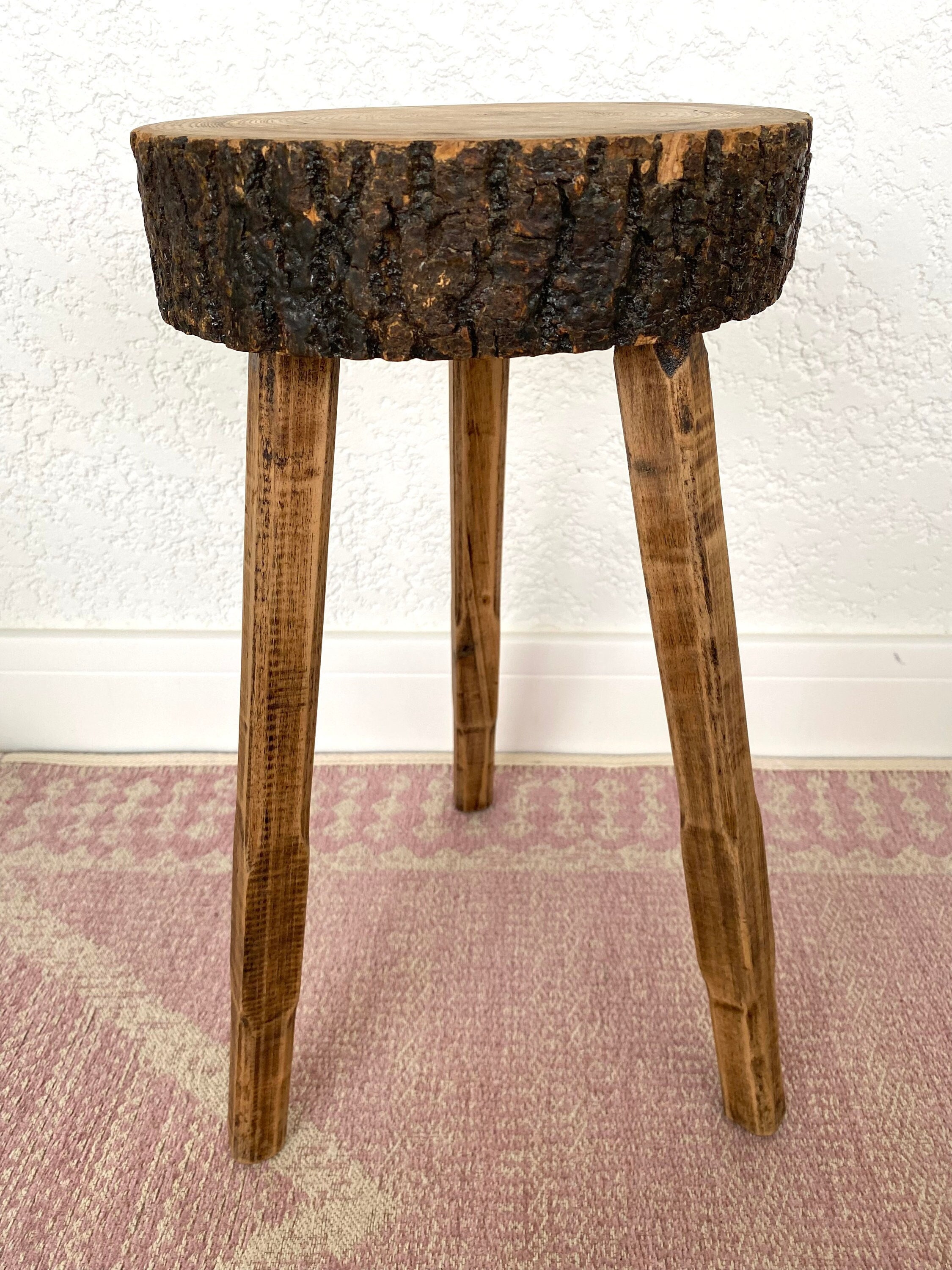 tabouret français tripode en bois massif de style brutaliste, sellette , vintage mid -century, xx siècle,