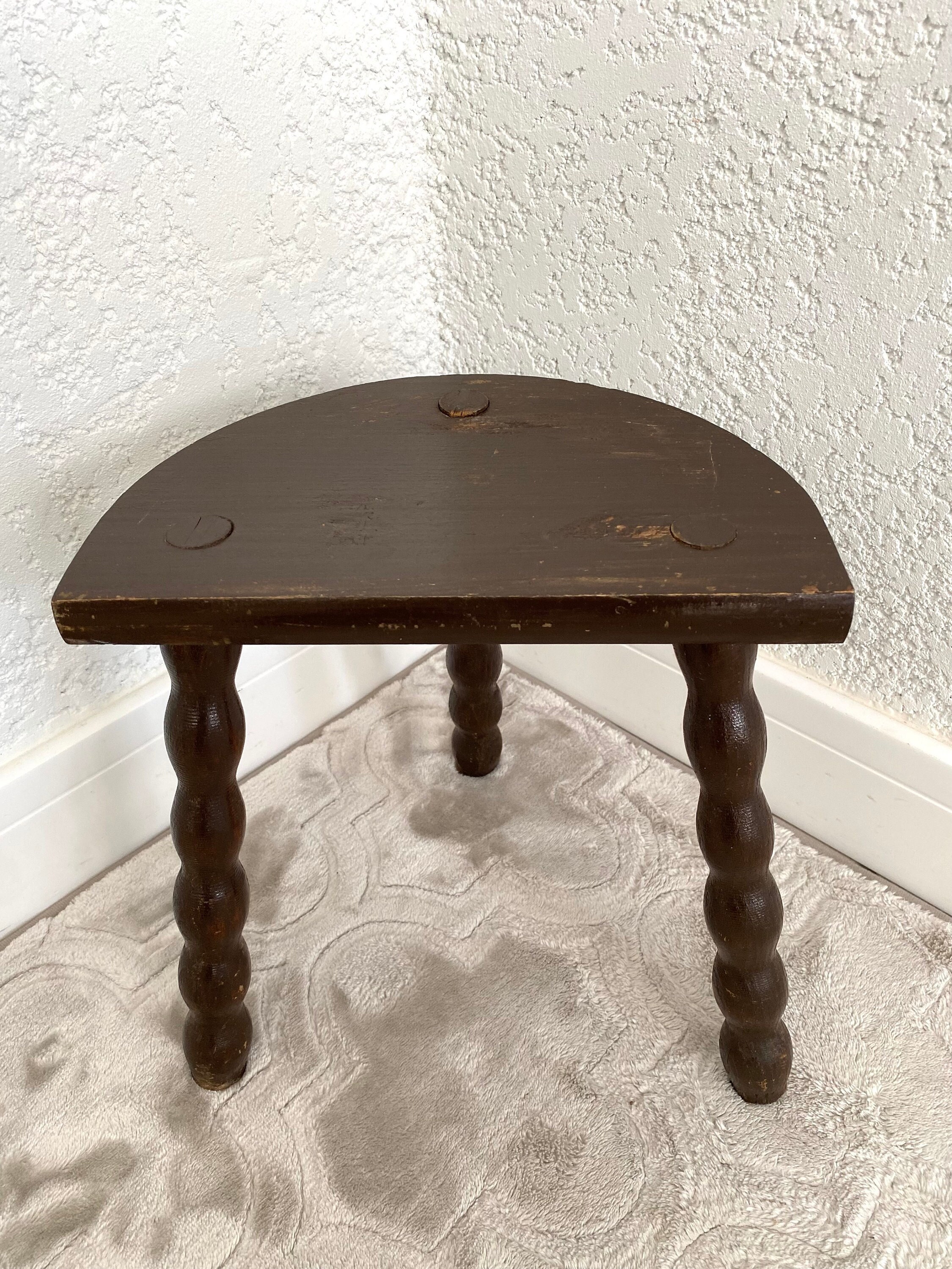 tabouret français tripode en bois massif tourné , sellette tourné, vintage mid -century, xx siècle,