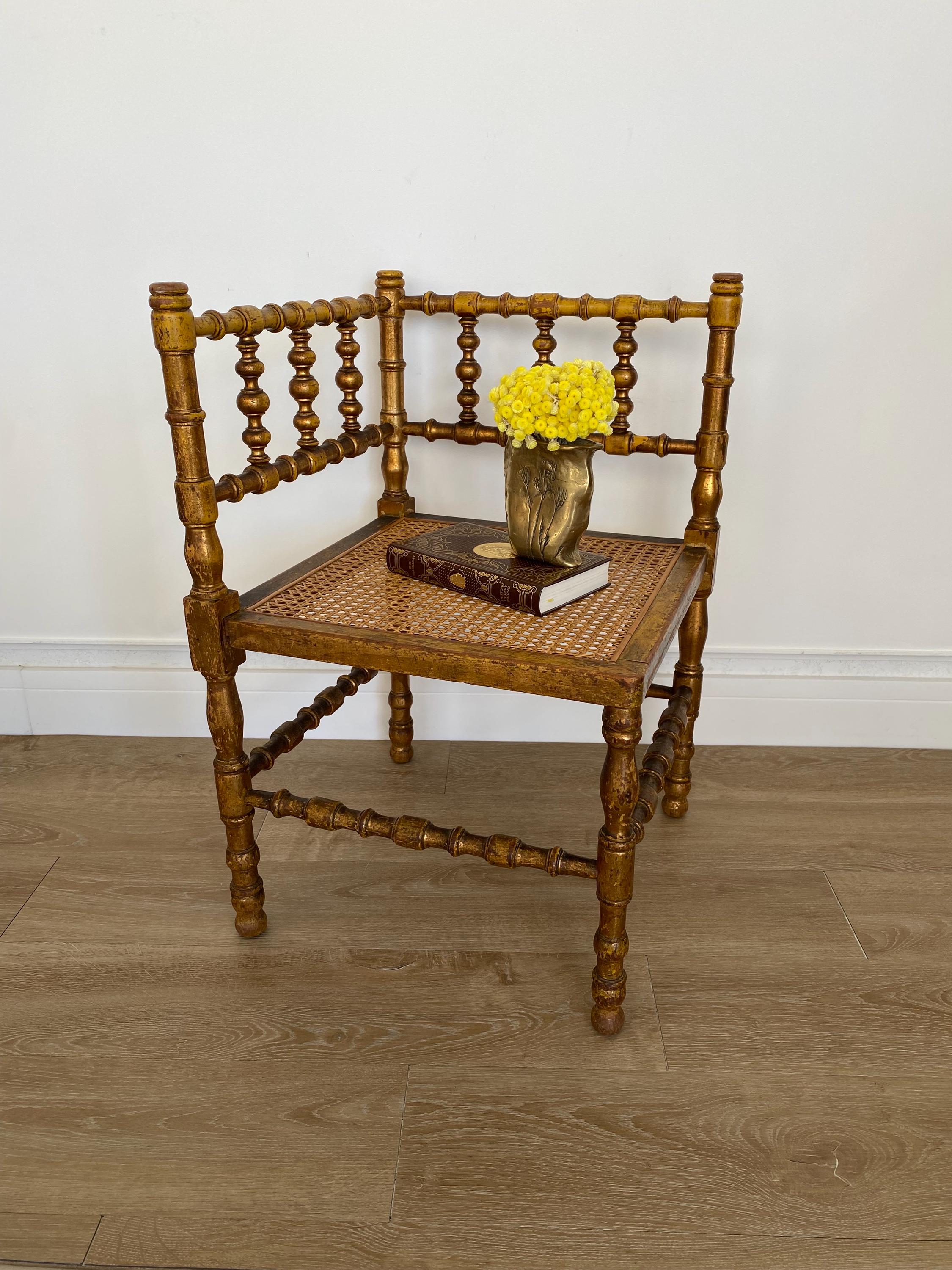 Chaise D'angle En Bois Tourné Pieds Bobines Et Cannage, Fauteuil Au Coin Du Feu Doré Patiné, Napoléon Iii 19 Siècle