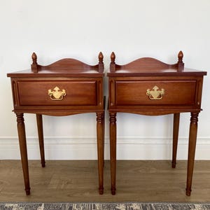 French neo-classical night tables in solid wood and brass with drawer, Antique bedside table, Bedside chest of drawers