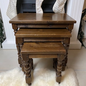 French solid wood GIGOGNE TABLE, Turned wood saddle, Vintage Mid-Century, XX eme siecle