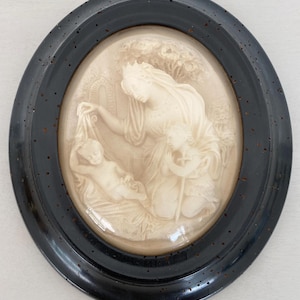 XIX Superb antique reliquary, Virgin and Child Jesus in a black wooden frame with convex glass, Napoleon III period, Œuvre d&#39;art 1800