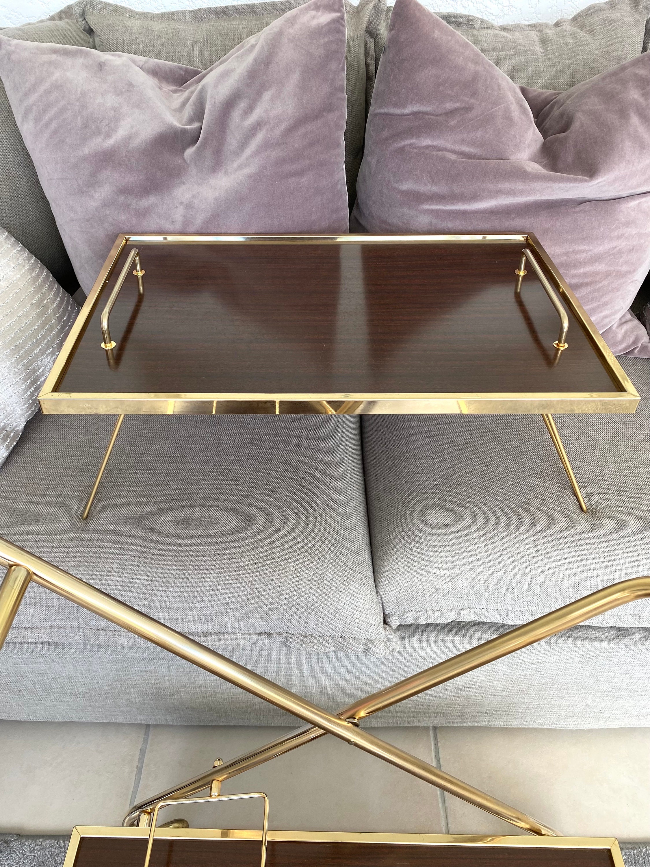 ミッドセンチュリーのフォルミカと真鍮のローリングサービングカート