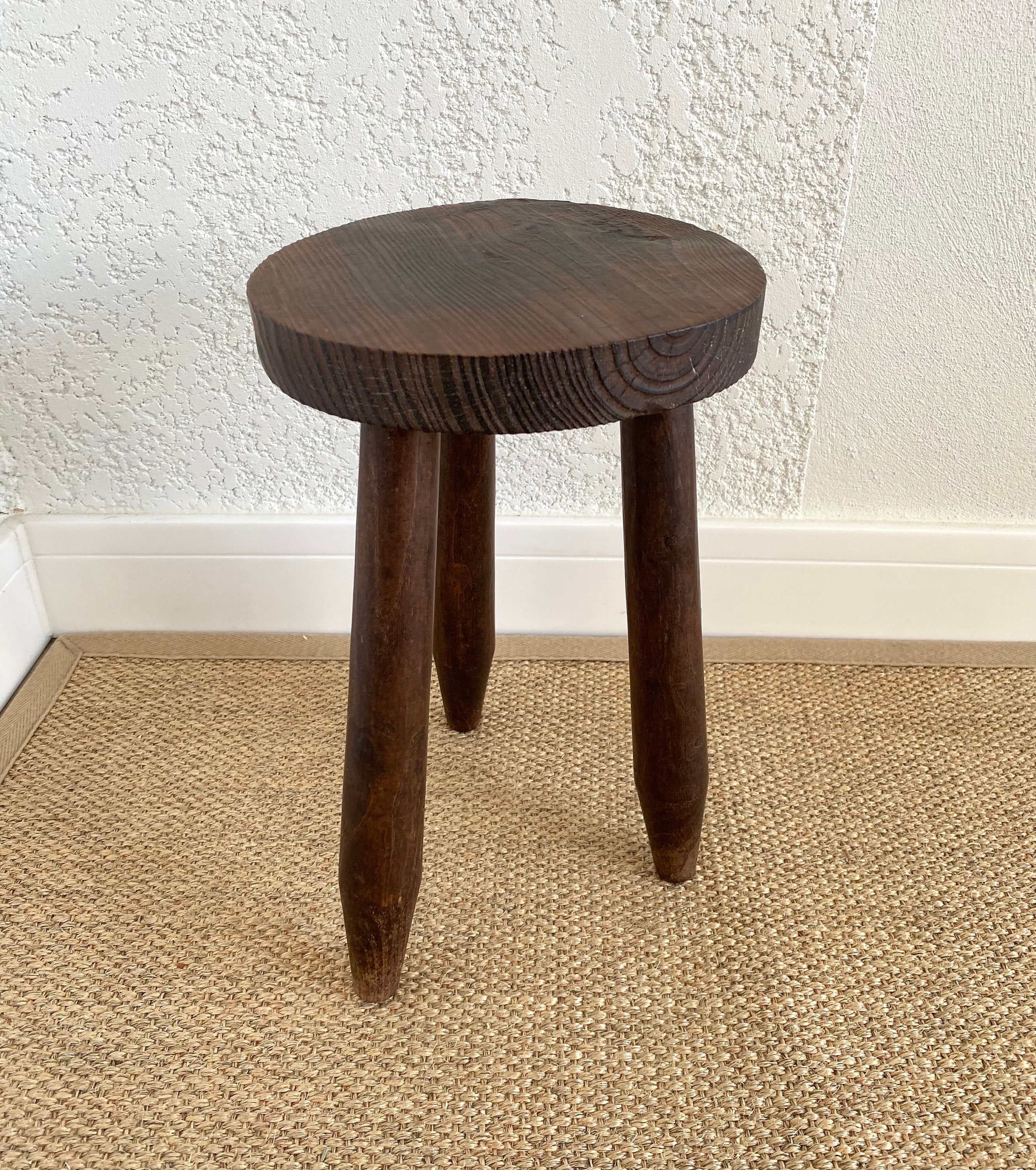 tabouret français tripode en bois massif de style brutaliste, sellette , vintage mid -century, xx siècle,