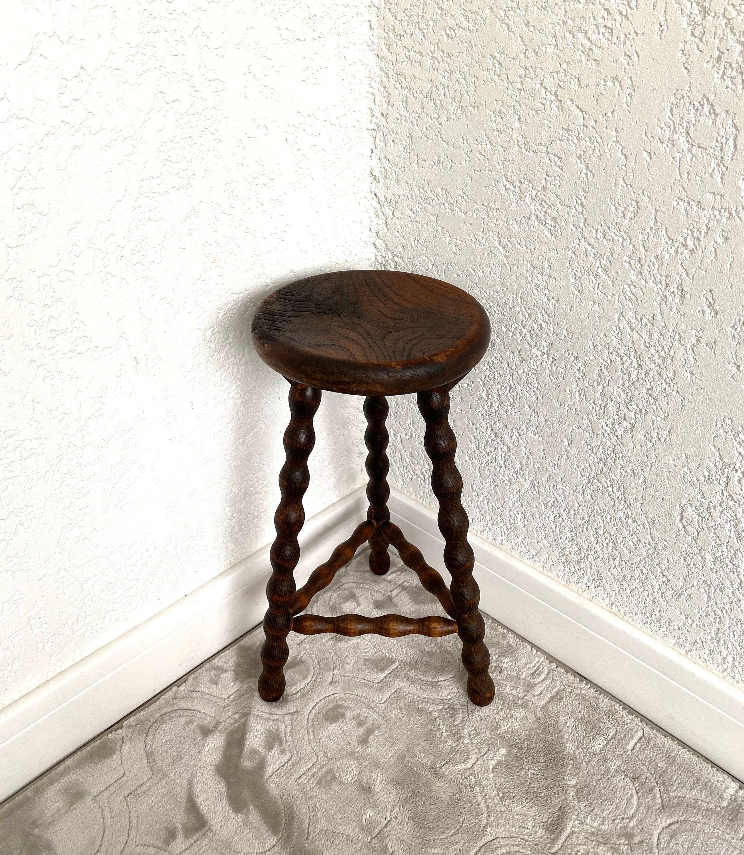 tabouret tripode français en bois massif tourné, sellette vintage mid -century, français