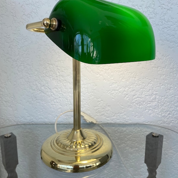 Lampe de Banquier en laiton massif et verre, Lampe de banquier verte, Lampe à poser vintage, Lampe de bureau vintage, Lampe de chevet