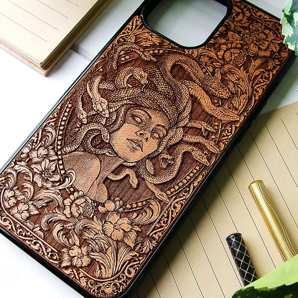 Medusa - Étui de téléphone en bois gravé au laser pour iPhone 15, 14, 13, 12, 11, XS, X et Samsung S23, S22, S21, S20