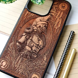 Spartan - Étui de téléphone en bois gravé au laser pour iPhone 15, 14, 13, 12, 11, XS, X et Samsung S23, S22, S21, S20