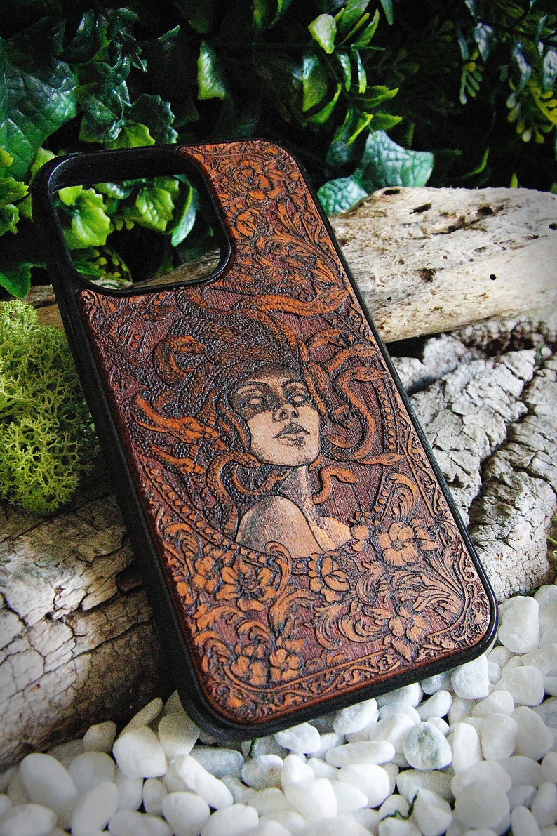 Medusa - Phone case wood laser engraved 