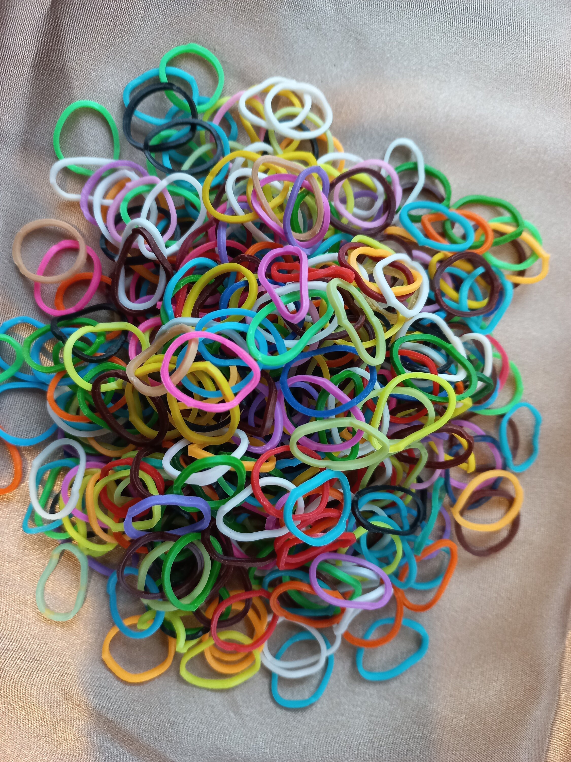 200 Transparent S Clips Hook Clasp, Essential for Loom Rubber Band  Bracelet. 